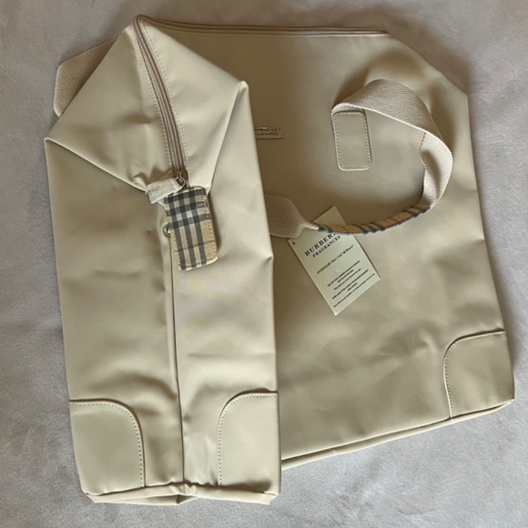 New Burberry Overnight Bag / Tote - Picture 3 of 10